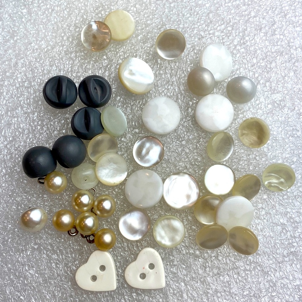 Vintage variety of pearl, bulb and heart buttons